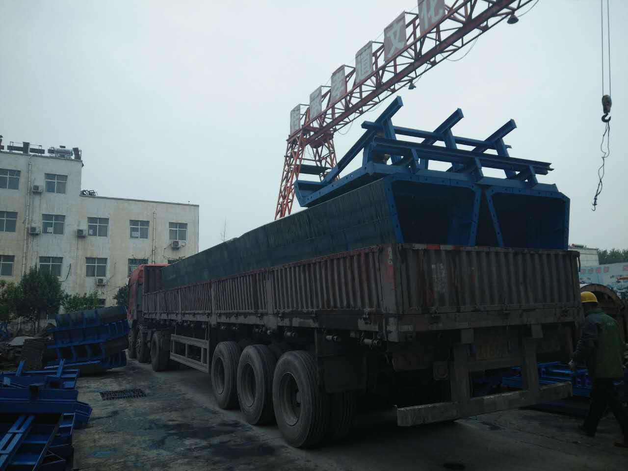 鞏義偉志鋼模板廠家30米箱梁發貨中