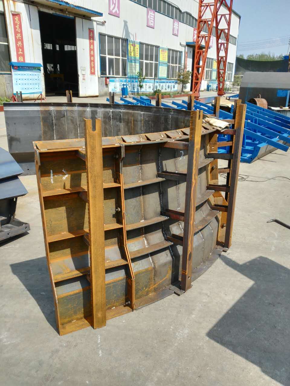 河南鋼模板廠家談價(jià)格決定產(chǎn)品的質(zhì)量