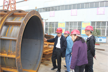 熱烈歡迎:三門峽公鐵大橋項目部到偉志鋼模板廠家參觀考察