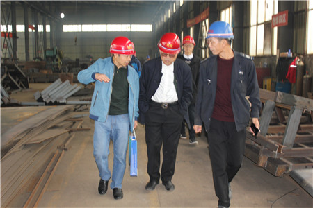 熱烈歡迎:三門峽公鐵大橋項目部到偉志鋼模板廠家參觀考察