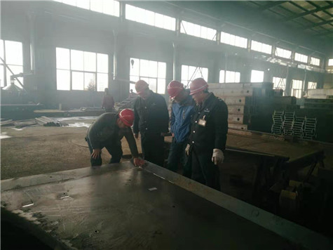 河南洛陽客戶到鋼模板廠家驗貨，偉志模板董事長全程陪同