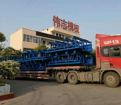 偉志鋼模板40米T梁45°發往鞏義中鐵七局工地