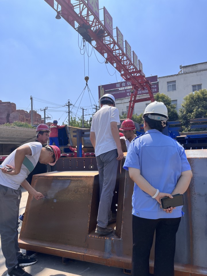 偉志模板歡迎客戶到訪驗(yàn)收箱梁