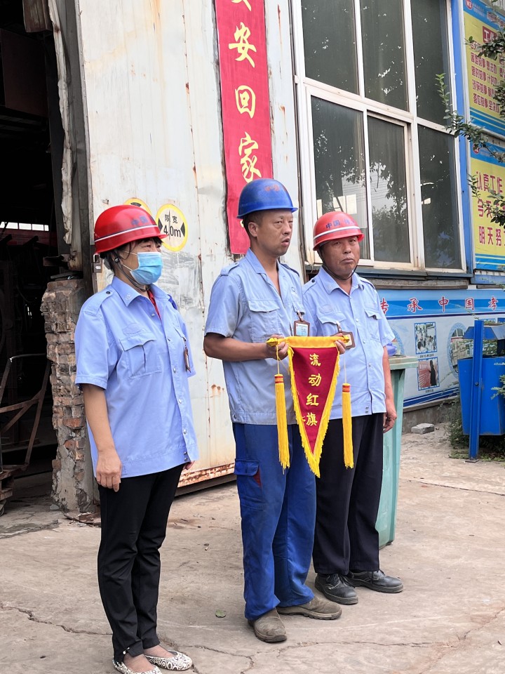 偉志鋼模板企業(yè)文化構(gòu)建,頒發(fā)流動紅旗