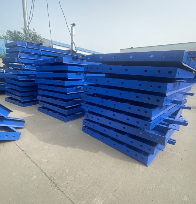 普通護(hù)欄鋼模板:基建工程的